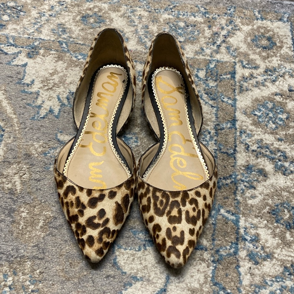 Leopard print pointy toe flats
